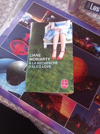 Livre " a la recherche d'Alice love"