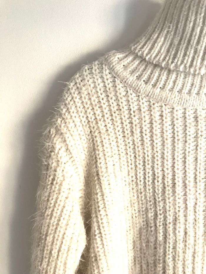 Pull duveteux blanc à col roulé taille 40/42 neuf jamais porté - photo numéro 3