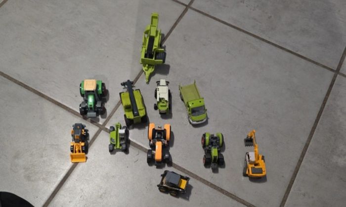 Lot véhicules agricoles