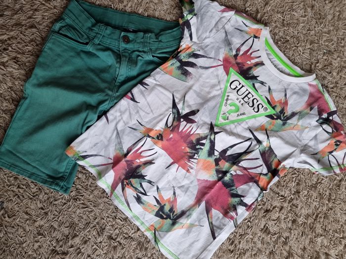 ensemble composé d'un t-shirt Guess et d'un short Kiabi taille 12 ans