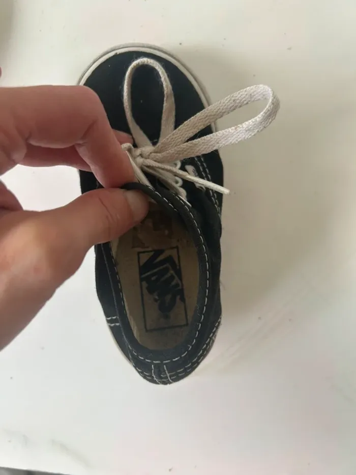 Chaussures Vans à lacets taille 22 Noir - photo numéro 6