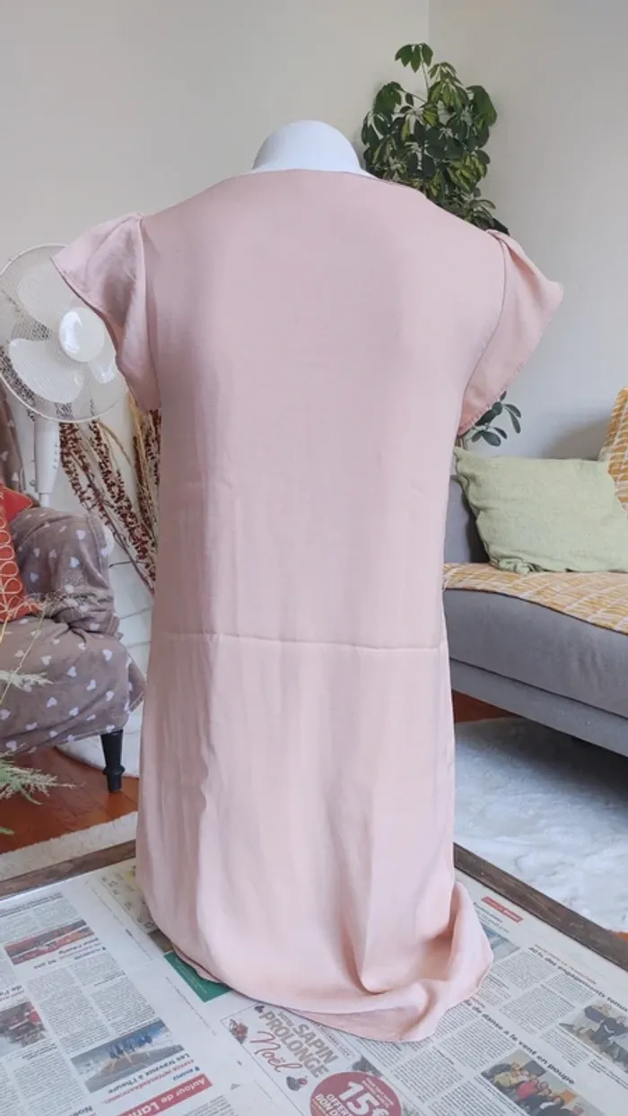 Jolie robe couleur rose corail avec cordon - photo numéro 3