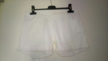 Short blanc comme neuf taille 38