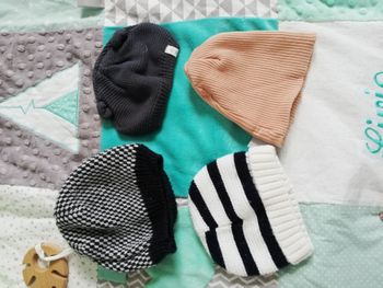 Lot bonnets naissance et bébé