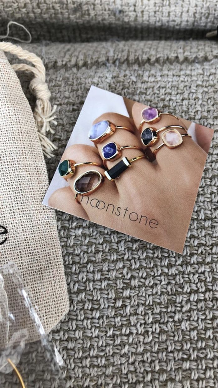 Créole avec perle blanche Moonstone - photo numéro 2