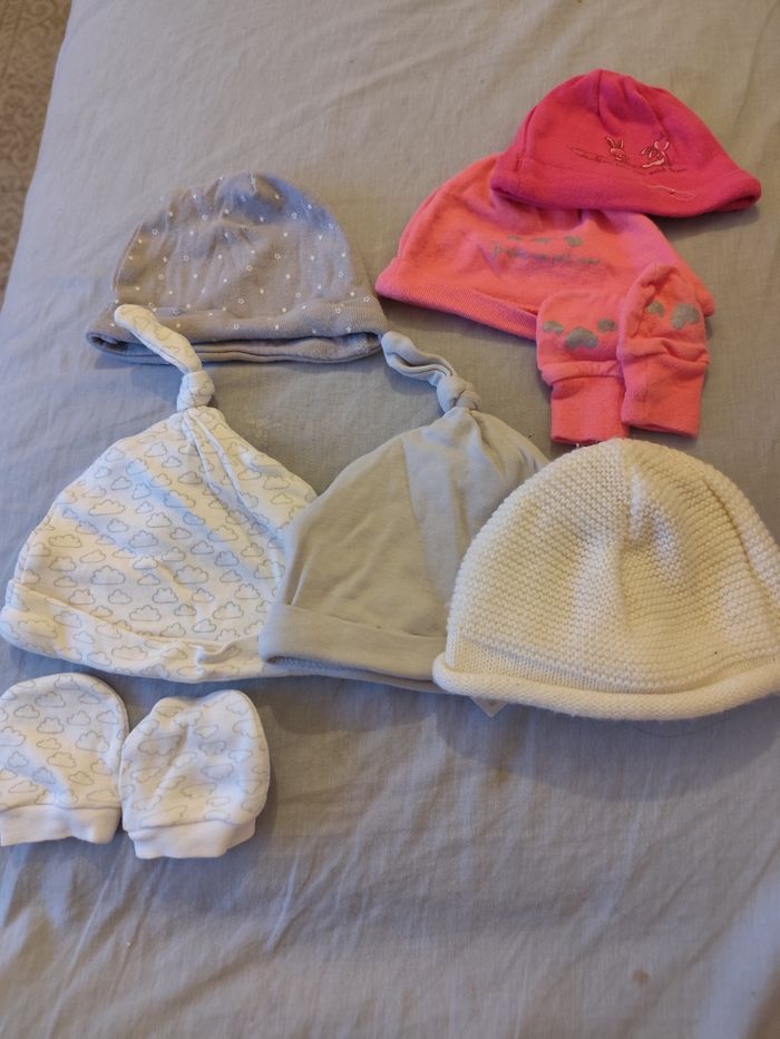 Bonnet et vêtements 0 mois - photo numéro 3