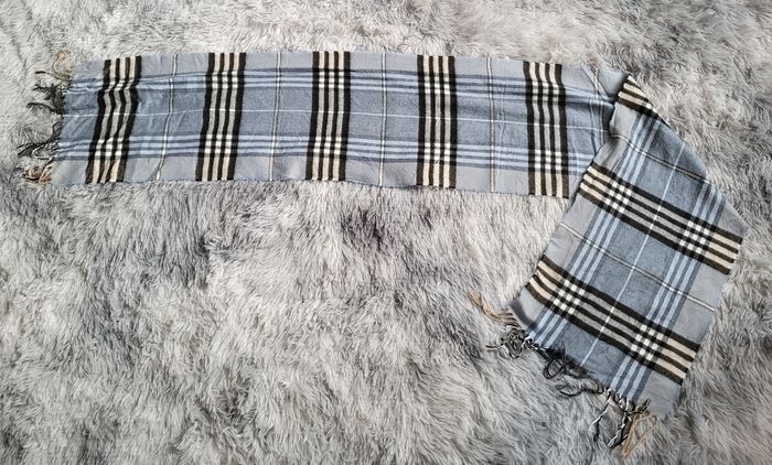 🧣💙 Écharpe Vintage Burberrys of London – 100% Laine d’Agneau – Made in England 💙🧣 - photo numéro 7