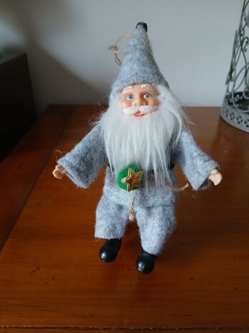 Neuf: Père-Noël assis sur 1 chaise *lien suspension