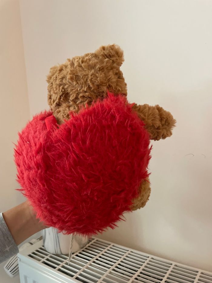 Peluche Jellycat Bartholomew Bear HeartRobe - photo numéro 3