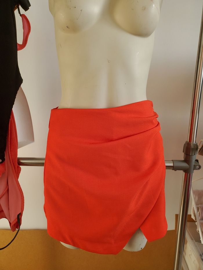 34 XS jupe short Bershka - photo numéro 1