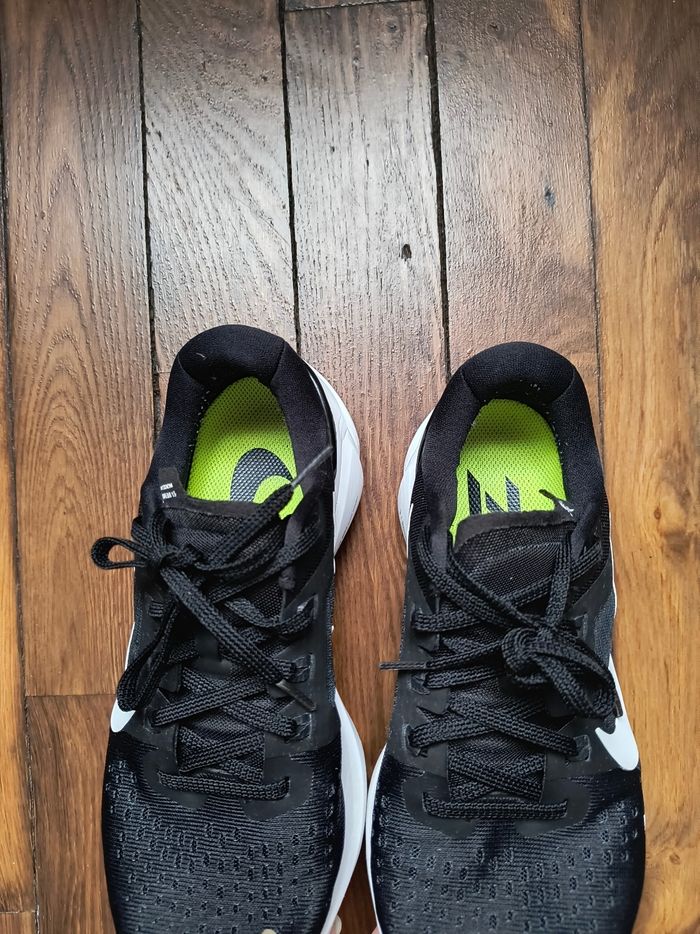 Baskets Nike Vomero 15 pointure 37,5 - photo numéro 6