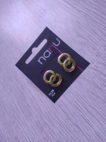 Boucle d'oreille neuve