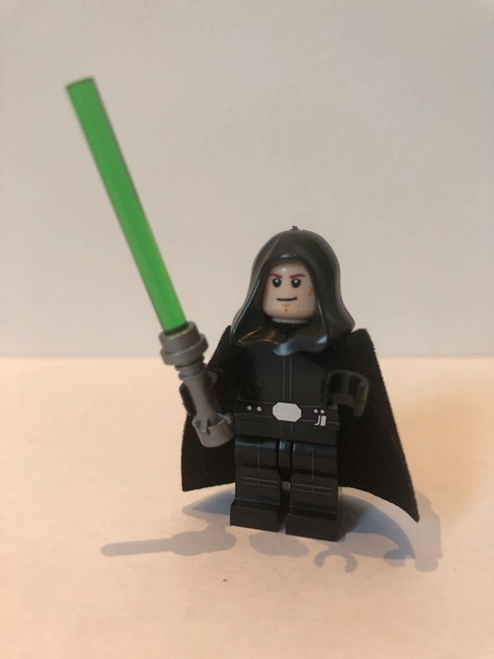 Figurine type lego Jedi Luke Skywalker. Star Wars
