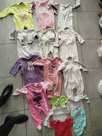 Lots pyjamas et bodies