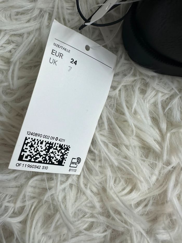 Paire de mocassins blanc et noir H&M taille 24 - photo numéro 5