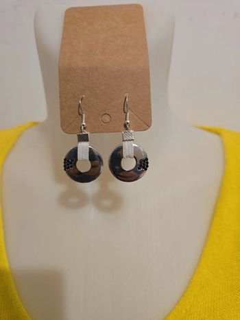 Magnifique paire de boucles d'oreilles neuf