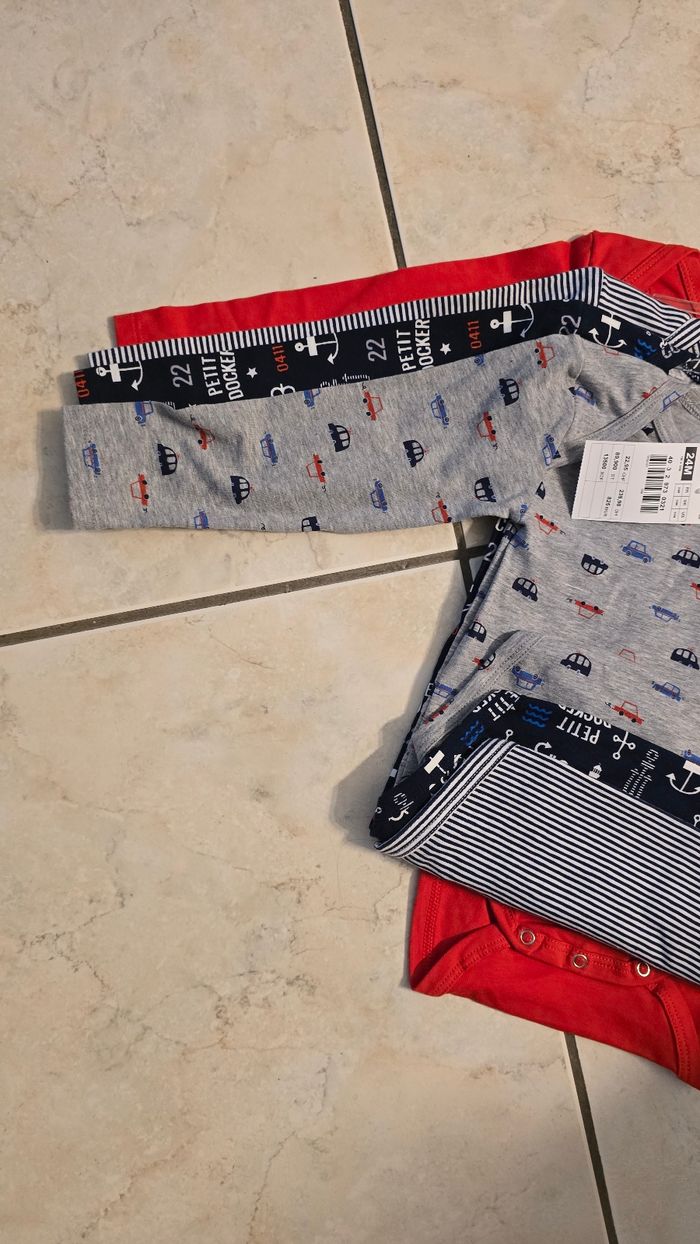 Neufs (non portés) 🏷🤩💙 bodies ML 24 mois garçon (ferme)💙💙💥💥 - photo numéro 2