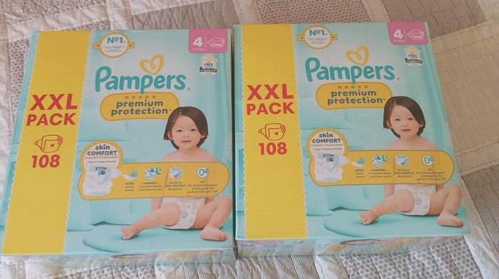 2 cartons XXL  packs ( 216 couches ) Pampers Premium Protection   taille 4 neuf jamais ouvert