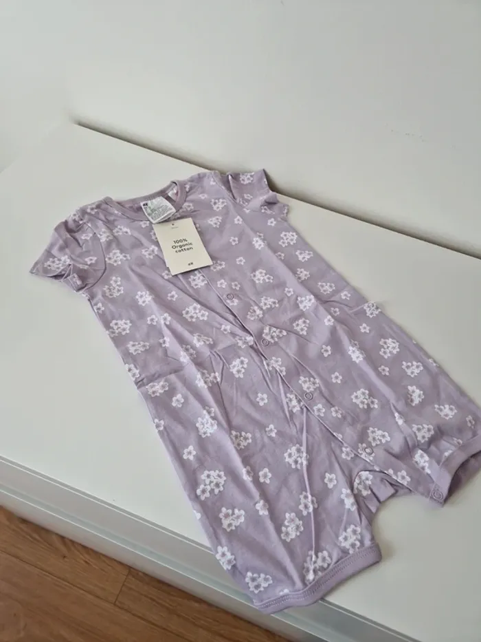 Combinaison short t-shirt fleuri lilas 18-24mois neuve H&M - photo numéro 2