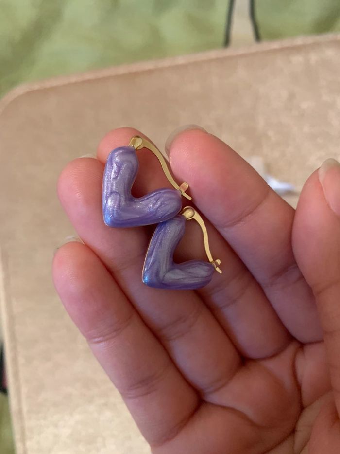 Boucles d’oreilles coeurs violet irisé - photo numéro 7