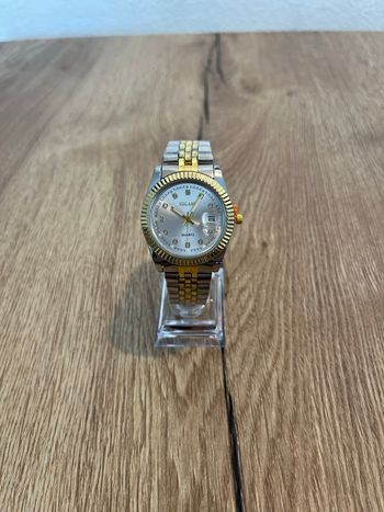 Montre femme élégante acier & doré – style luxe avec date