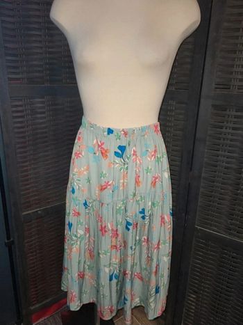 Jupe fleurie bleu clair – Élégance féminine et fraîcheur estivale – Taille 38/40