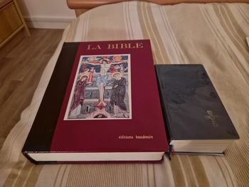La bible et le missel de la semaine.
