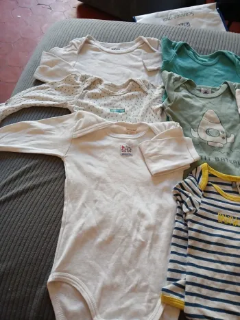 Lots de 7 bodies manche longue +1 offert