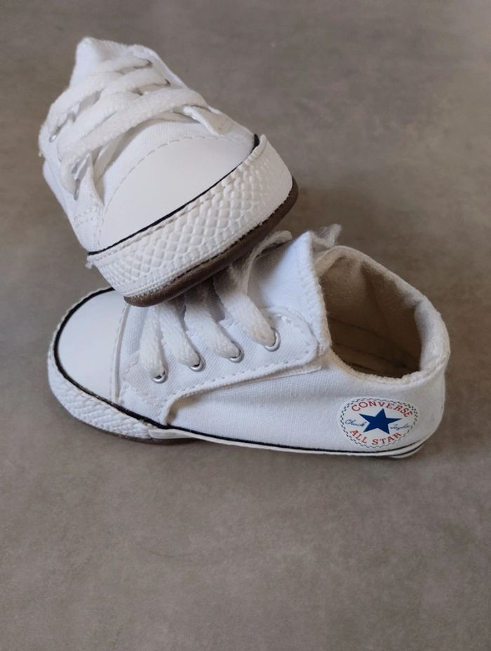 Véritable converse blanche bébé à scratch total pointure 19