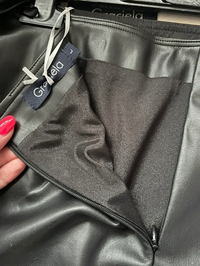 Jupe simili cuir noire – Graciela S-M-L - photo numéro 4