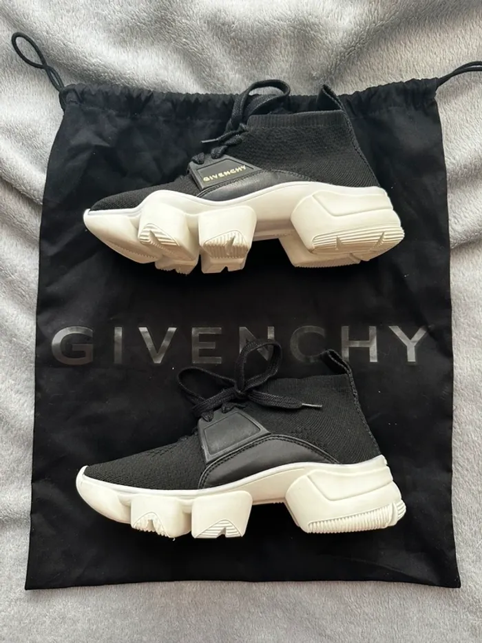 Basket Givenchy taille 33 - photo numéro 3