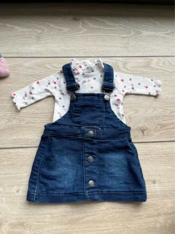 Robe en jean et t shirt manches longues