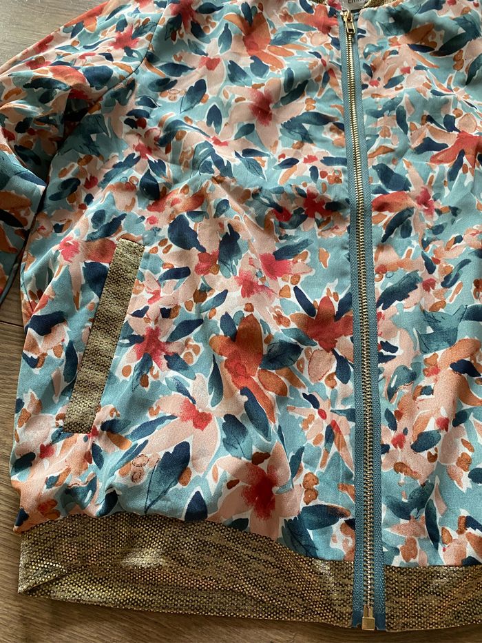 Veste d’été bleu à motif fleur rouge Emma Ella tS - photo numéro 2