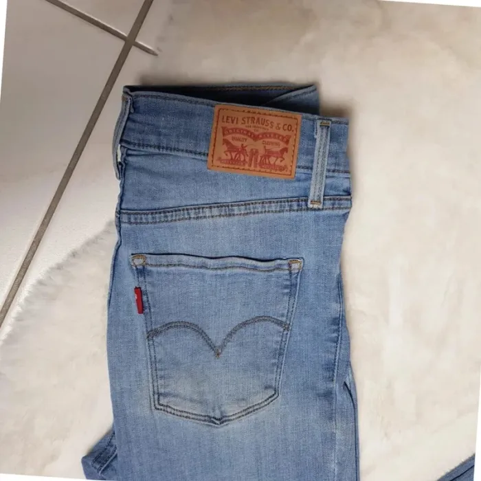 Jean Levi's 311 Shaping Skinny W26 L30 Bleu - photo numéro 5