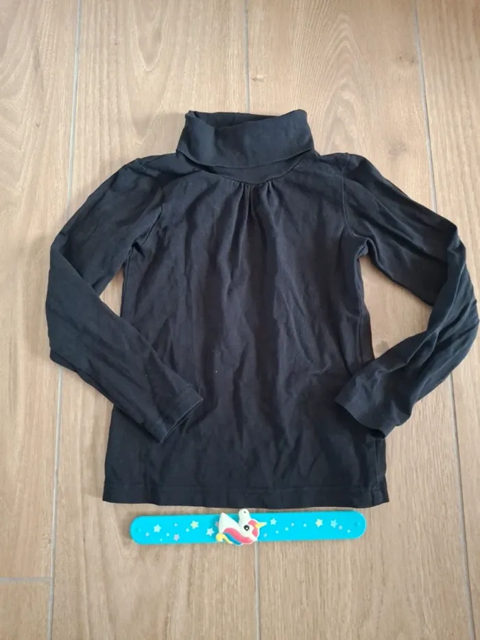 Sous-pull 6 ans très bon état
