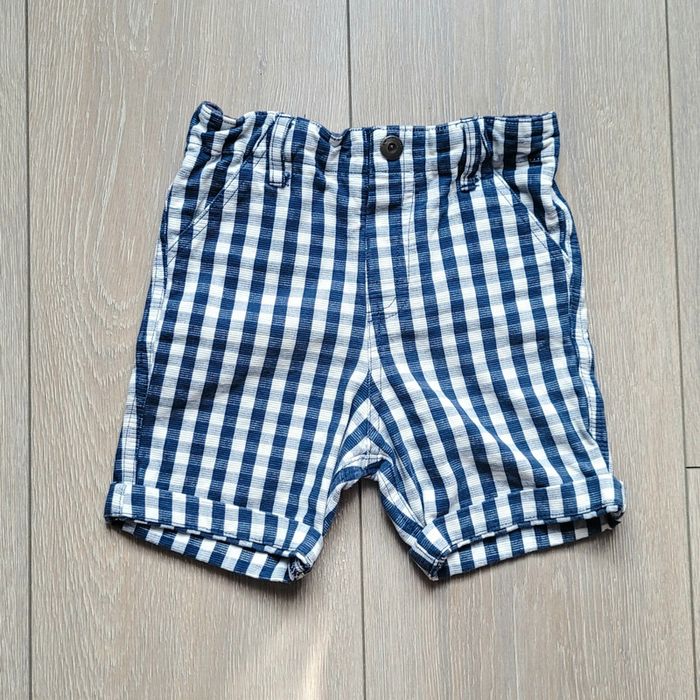 Short bleu marine et blanc à carreaux. Garçon 18 mois. Marque Orchestra