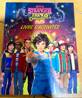 Livre d’activités stranger things neuf