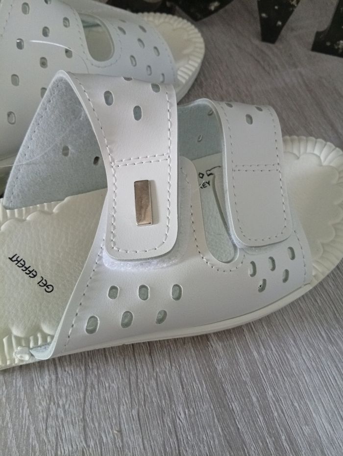 Jolie paire de claquettes confort massage anti bactérien - photo numéro 2