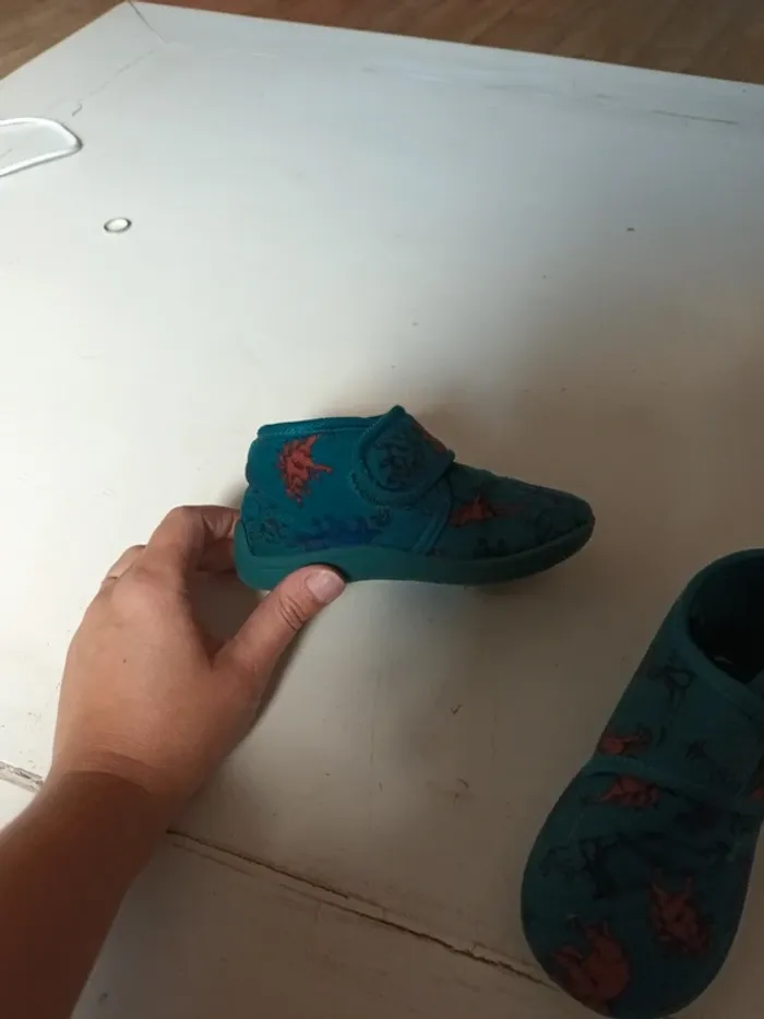 Chaussons dinosaures taille 21 - photo numéro 2