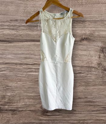 Robe chic élégante moulante sans manches blanche avec dentelle crème Zara trafaluc taille 36 S