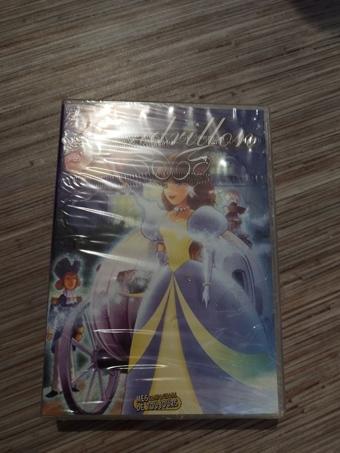 DVD blanche neige et cendrillon neuf - photo numéro 2