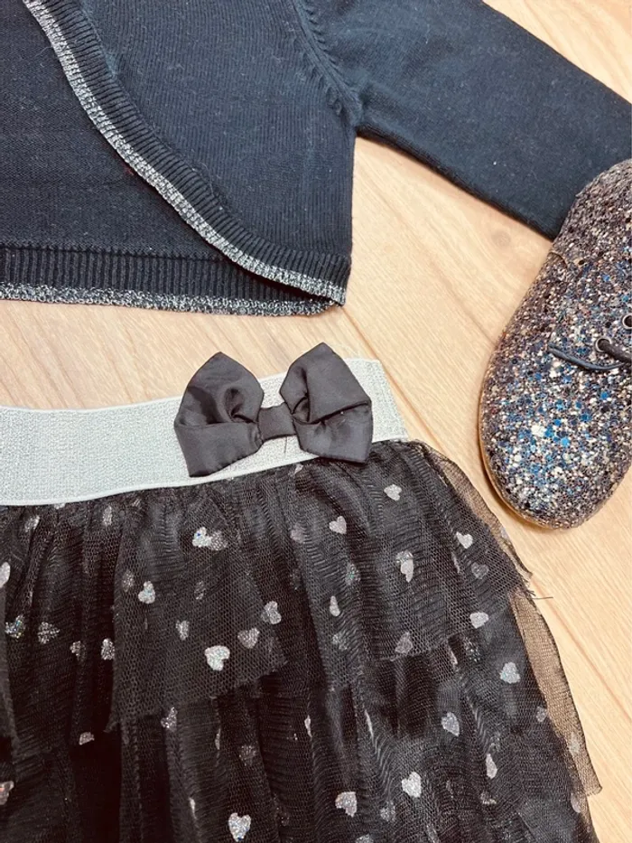 Taille 4 ans tenue de fête 2 pièces fille Tissaia noir et argenté * coeur à paillettes * 🩷 - photo numéro 5