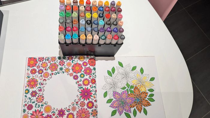 Aqua marker + livre coloriage thérapie - photo numéro 3