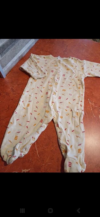 Pyjama bébé taille 6 mois