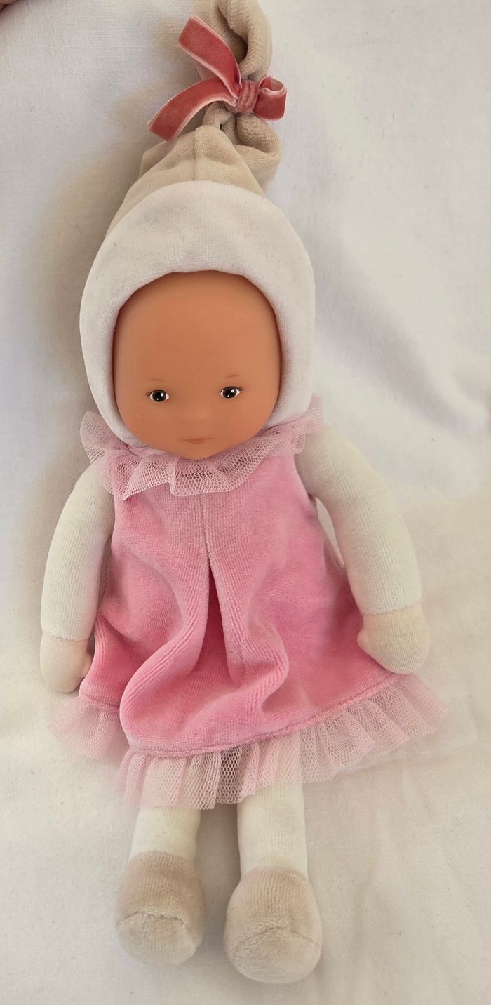 Doudou poupée Miss - robe rose - Bonnet beige - 34 cm - Corolle