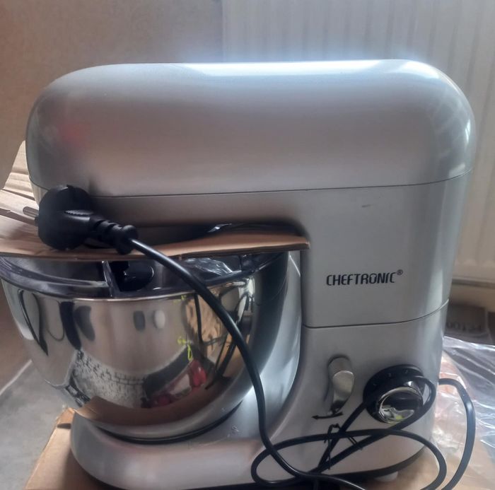 Robot de cuisine Cheftronic 4L , 1300w 6+p vitesse  Prise de type UE C (220-240 v )