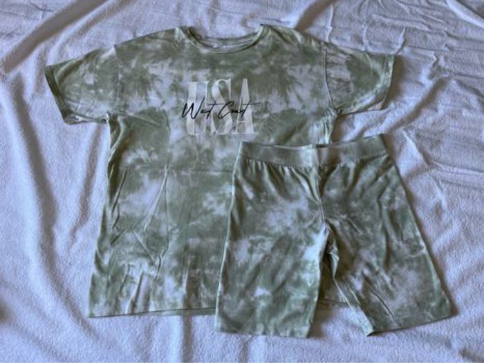 Ensemble t-shirt + cycliste 9-10 ans