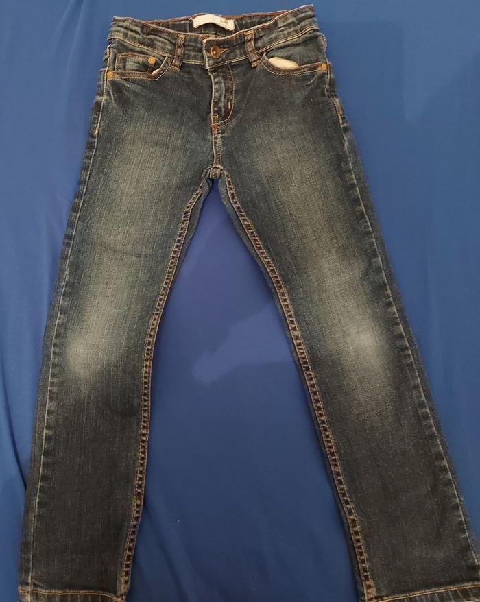 Lot de 3 jeans et un pantalon velours 8 ans - photo numéro 3