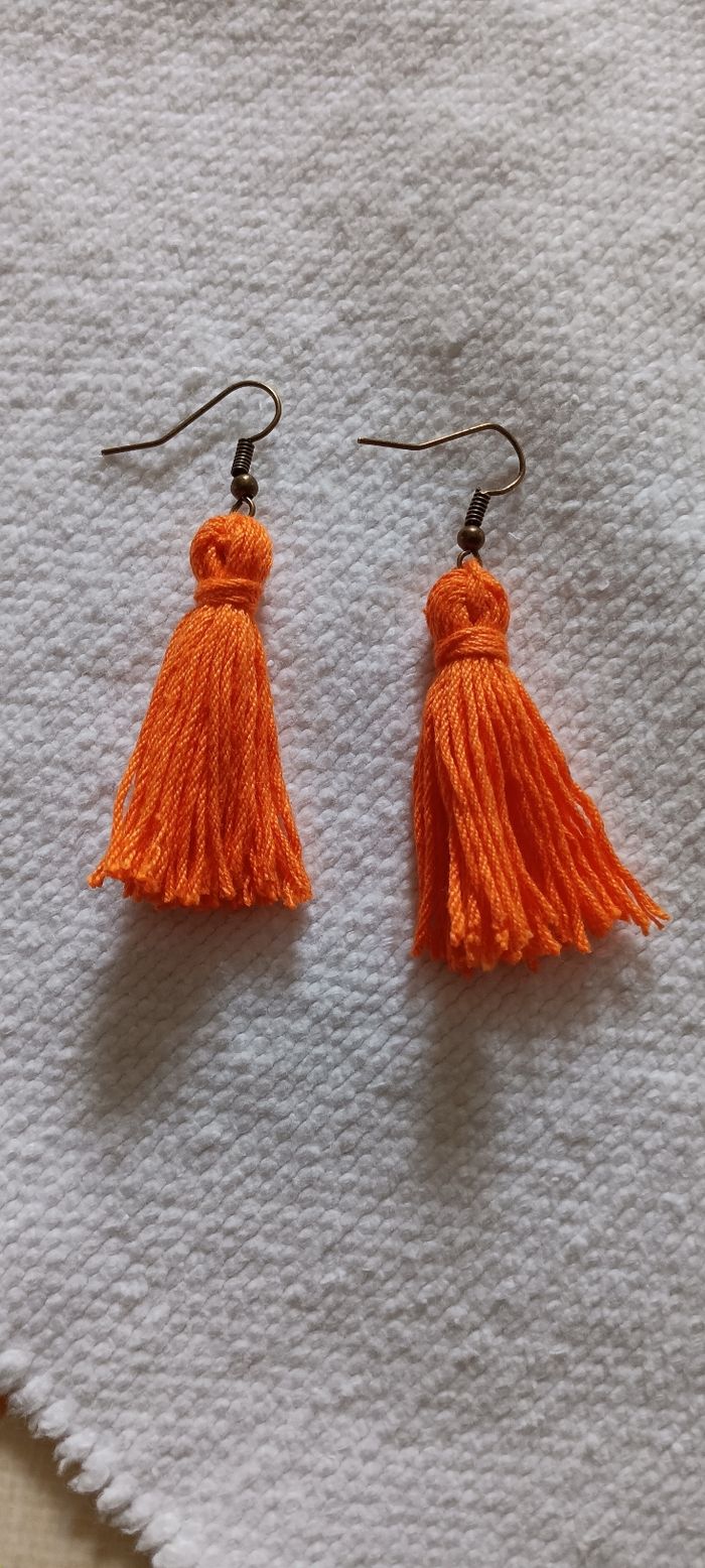 Boucles d'oreilles pompons oranges Boucles d'oreilles pompons oranges
