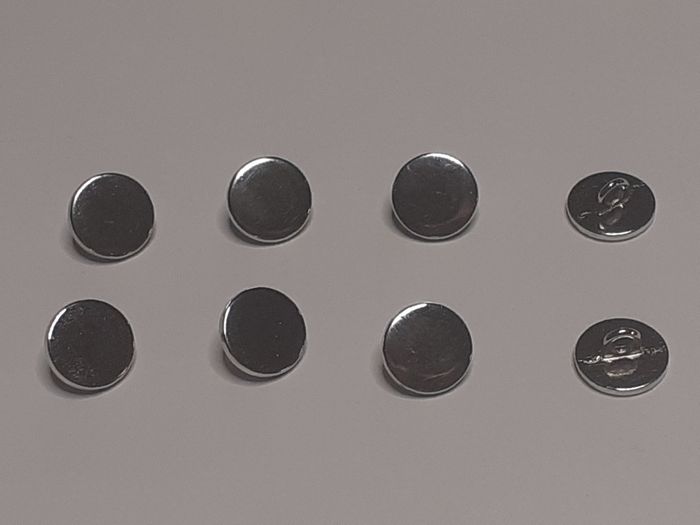 Boutons argentés